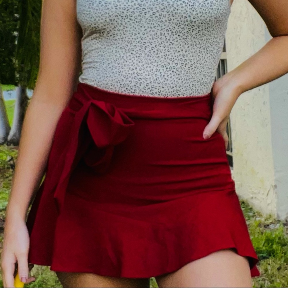 Red skirt from Zara - Picture 2 of 2